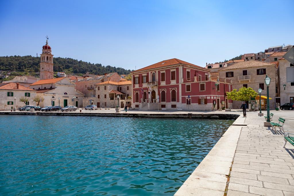 Apartments Pucisca Exterior photo